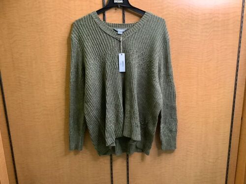 Natural Reflections Cable V-neck, Ladies 1X, Appears New - Lot 365