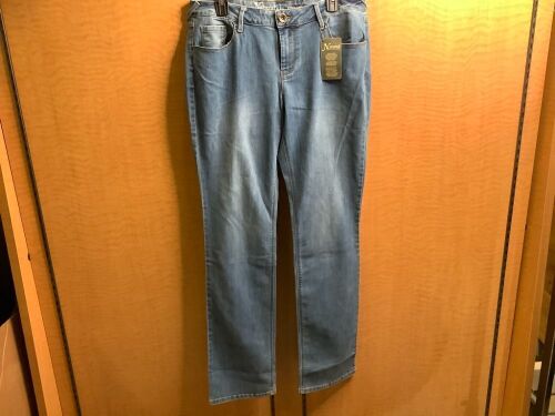 Natural Reflections Jeans, Ladies 12, Appears New - Lot 419