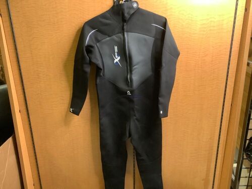 XPS Neoprene Full Wetsuit for Men, 2XL, Ecommerce Return - Lot 428