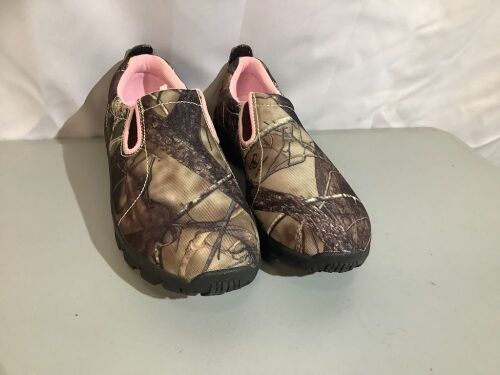 Red Head Ladies Shoes, 9M, Appears New - Lot 431
