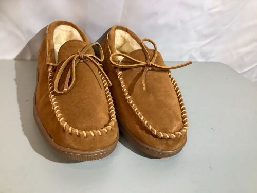Minnetonka Moccasin Pile-Lined Hardsole Mocs for Men, 14, Appears New - Lot 451