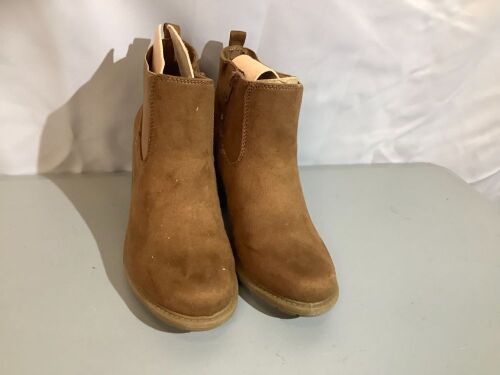 Women's Booes, 8, Appears New - Lot 475