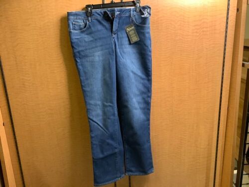 Natural Reflections Jeans, Ladies 10, Appears New - Lot 502