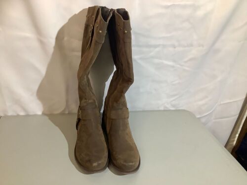 Natural Reflections Ladies 8.5, Appears New - Lot 503