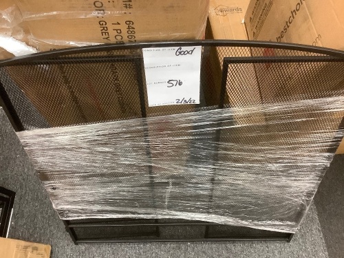 3-Panel Simple Steel Mesh Fireplace Screen w/ Rustic Worn Finish - 47x29in - Lot 576