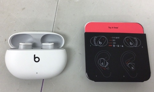 Beats Studio Buds, Powers Up, E-Commerce Return - Lot 60