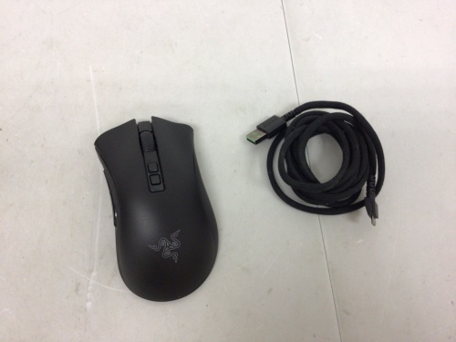 Razer DeathAdder Gaming Mouse, Powers Up, E-Commerce Return - Lot 275