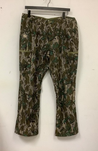 Nomad Mens Stretch Pants, XXL, E-Comm Return - Lot 326