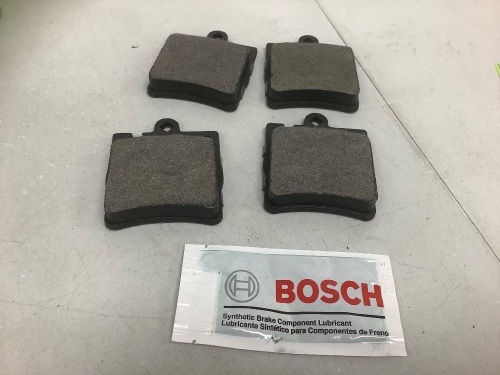 Bosch Brake Pads, Specs Unknown, E-Commerce Return - Lot 468