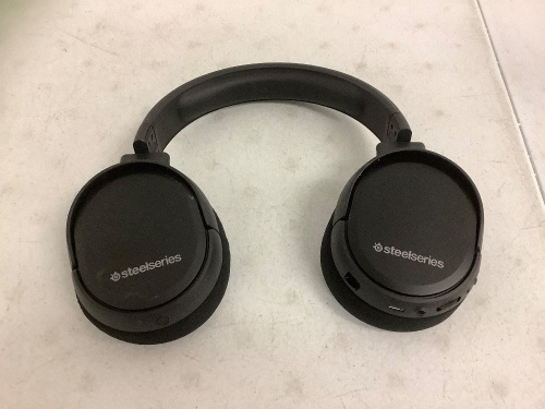 Steelseries Headset, No Cords, E-Comm Return - Lot 471