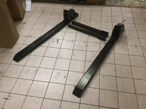 48‘’ Clamp On Pallet Forks W/ Bar. Appear New - Lot 54