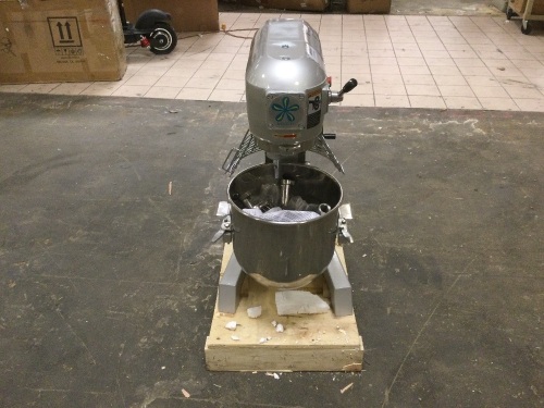15L Stand Mixer. Unable to get it to to power up. Appears Unused - Lot 270