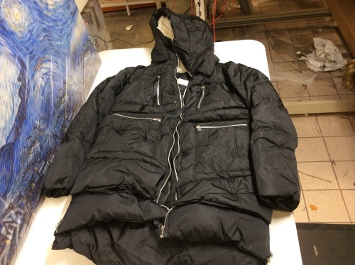 X-Small Puffy Jacket. Appears New - Lot 327
