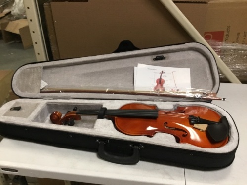 Beginner Violin. Appears New - Lot 415