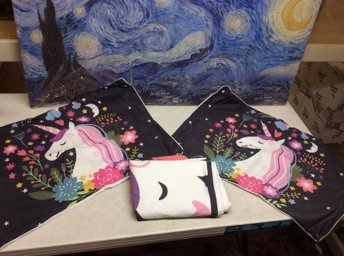 Twin Size Unicorn Duvet cover Set. Appears New - Lot 420