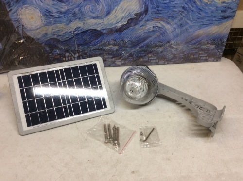LED Solar Powered Flood Light. Unknown Condition - Lot 705