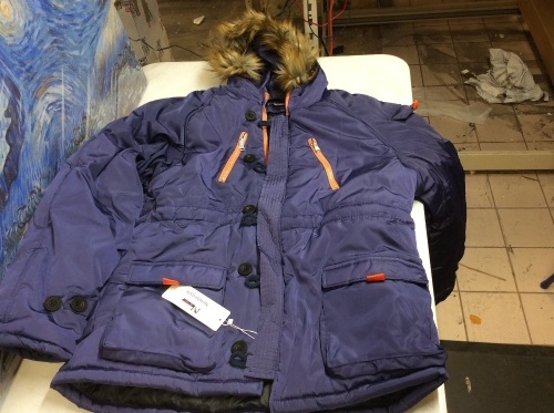 Newbestyle Men's Winter Coat, Size Large. Appears New - Lot 727