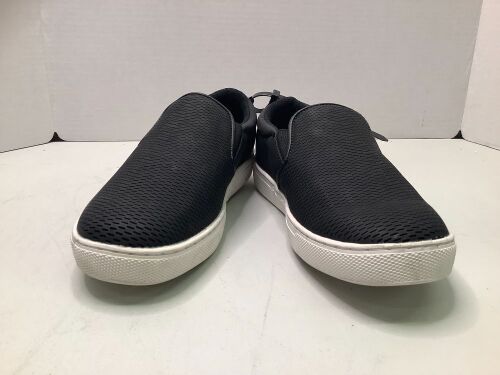 Natural Reflections Ladies Memory Foam Canvas Shoes, 8, Appears New - Lot 113