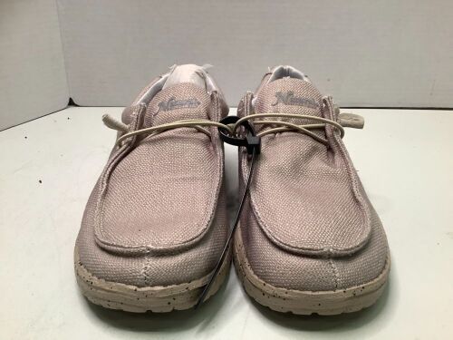 Natural Reflections, Women's Canvas Shoes, 8, Appears New - Lot 186