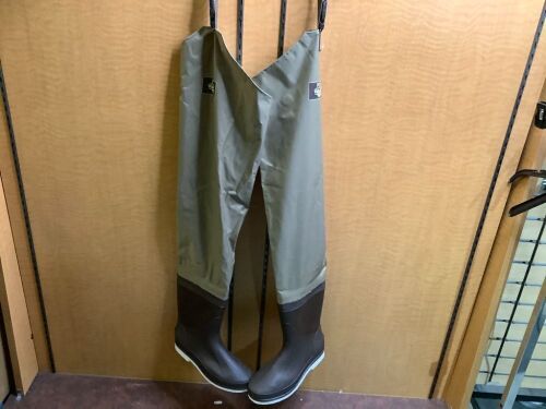 White River Fly Shop Men's Waders, 10 Regular, Ecommerce Return - Lot 257