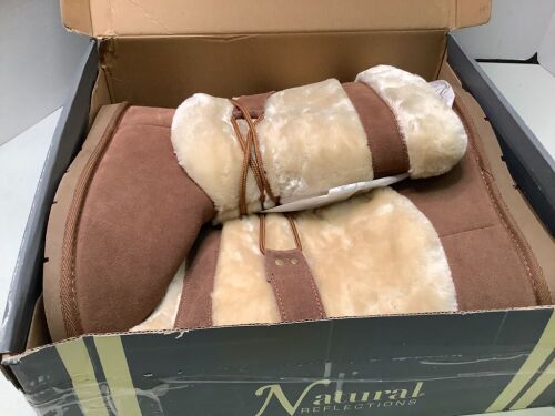 Natural Reflections Bernie Shearling Boots, 9, Appears New - Lot 290