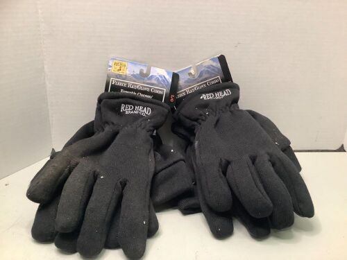 Red Head Fleece Hat/Glove Combo, Appears New - Lot 321