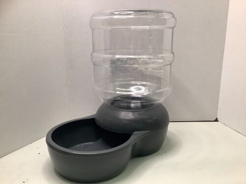Lebistro Gravity Waterer, 2.5 Gal, Appears New - Lot 330