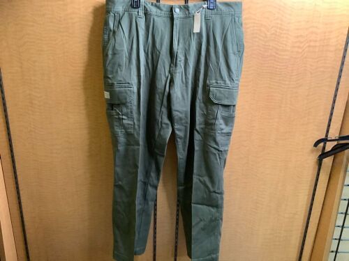 Red Head Men's Pants, 40x32, Appears New - Lot 404