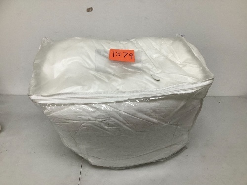 White Comforter - Lot 1579