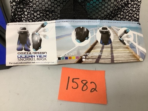 Cozia Design Ocean View Snorkel Mask w/ Flippers - Lot 1582