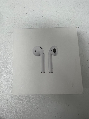 Apple Airpods, Powers Up, E-Commerce Return - Lot 7