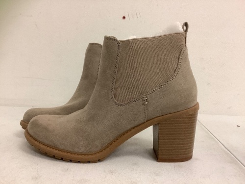 Natural Reflections Womens Booties, Size 9, Appears New - Lot 472