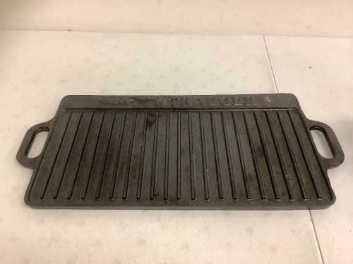 Cast Iron Reversible Griddle, E-Comm Return - Lot 595