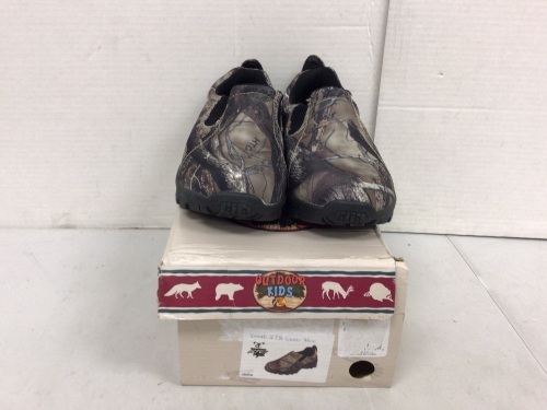Outdoor Kids Youth Shoes, 6M, E-Commerce Return - Lot 695