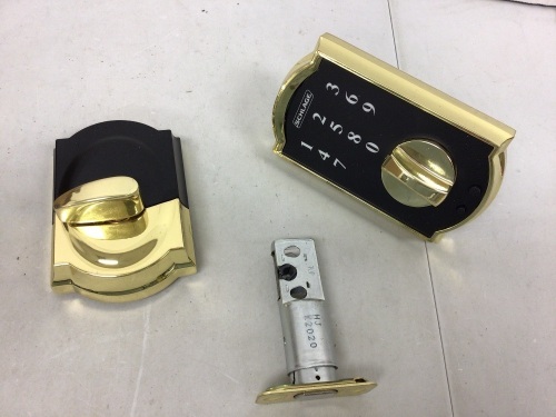 Schlage Keyless Touchscreen Deadbolt, E-Commerce Return - Lot 730