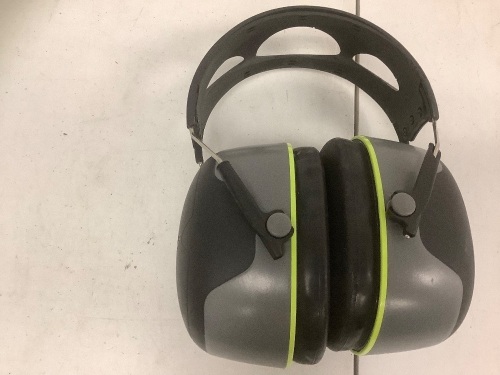 3M Peltor Earmuffs, E-Commerce Return - Lot 770