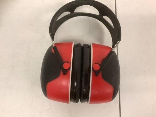 3M Peltor Earmuffs, E-Commerce Return - Lot 782
