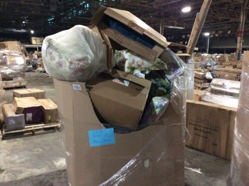Salvage Pallet of Pillow & Bedding - Lot 111