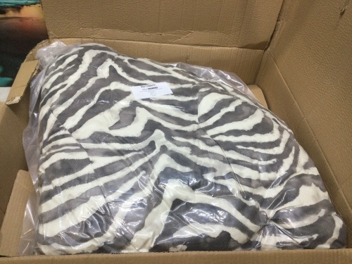 Pier1 Black & White Jungle Cat Papasan Cushion - Lot 922