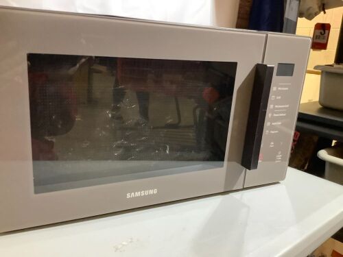 Samsung, 1.1 cu. Ft. Countertop Microwave with Grilling Element in Charcoal, Refurbished - Lot 61