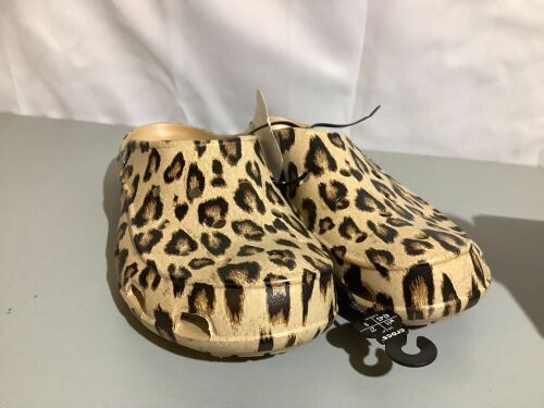 Lepoard Print Crocs, Women's 11, Ecommerce Return - Lot 130