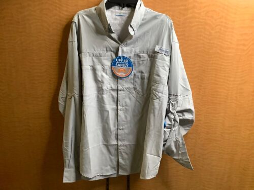 Columbia Tamiami II LS Short Sleeve Shirt, Men's Small, Appears New, Small Stain on back - Lot 137