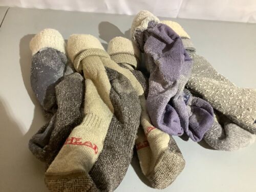 Lot of (5) Pair Insulated Socks, Ecommerce Return - Lot 204