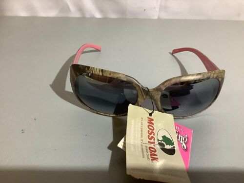 Mossy Oak Ladies Sunglasses, Appears New - Lot 220