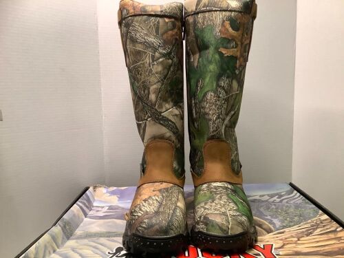KEEN Targhee III Mid Waterproof Hiking Boots for Men, 11.5, Appears New - Lot 261