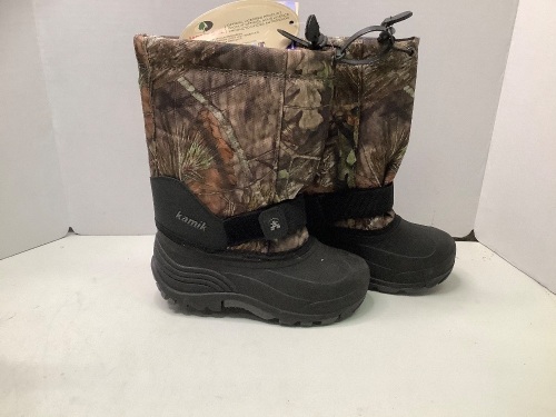 Kamik Youth shoes, 2, Appears New  - Lot 289