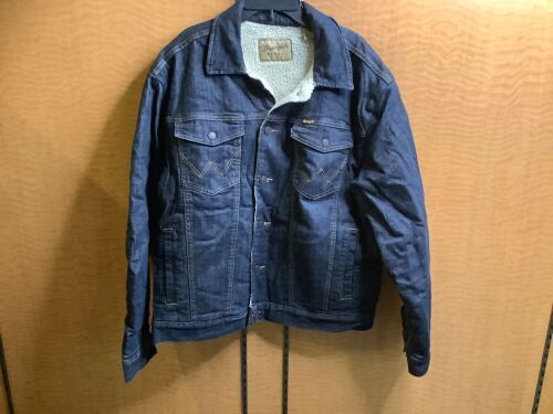 Wrangler Retro Men's Coat, Medium, Appears New - Lot 318