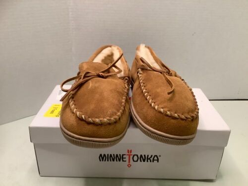 Minnetonka Men's Sheepskin Hardsole Moc, Golden Tan, 10, Appears New - Lot 326