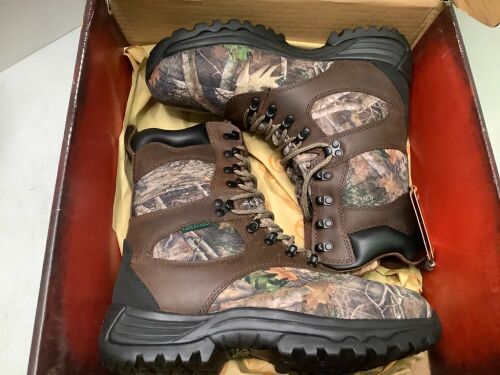 SHE 9" Expeditioin Ultra Women's Boots, 9M, Appears New - Lot 334