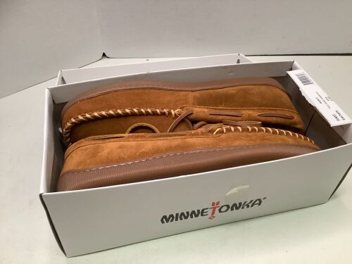 Minnetonka Pile Lined Hardsole, Men's 11, Appears New - Lot 358
